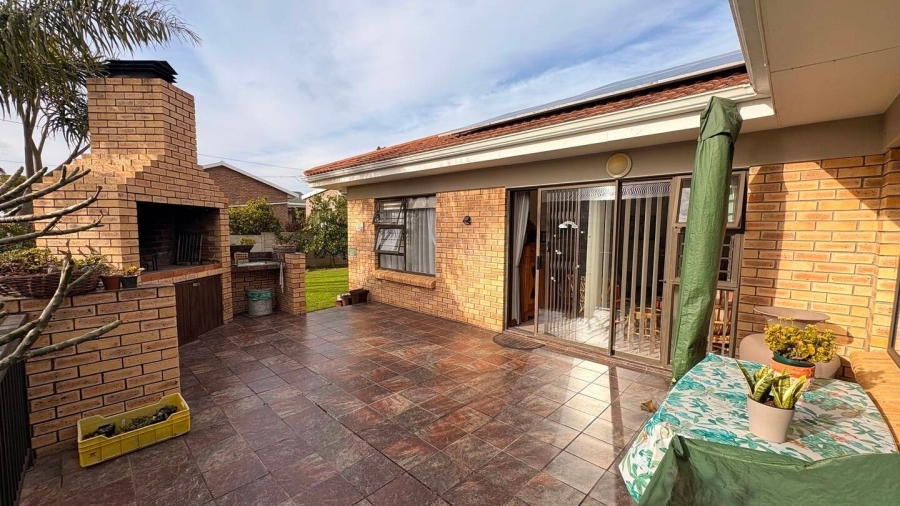 3 Bedroom Property for Sale in Fraaiuitsig Western Cape